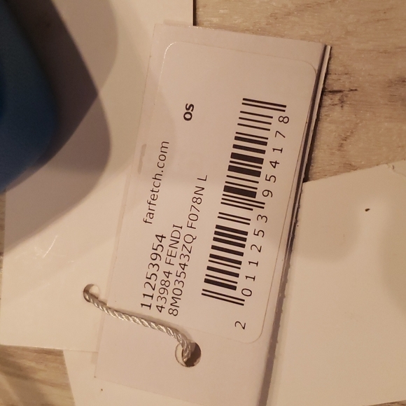 Fendi size small party size purse 👛 100% Authentic - Picture 10 of 13